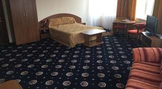 Гостевой дом MaksHotel Ольгинка-0